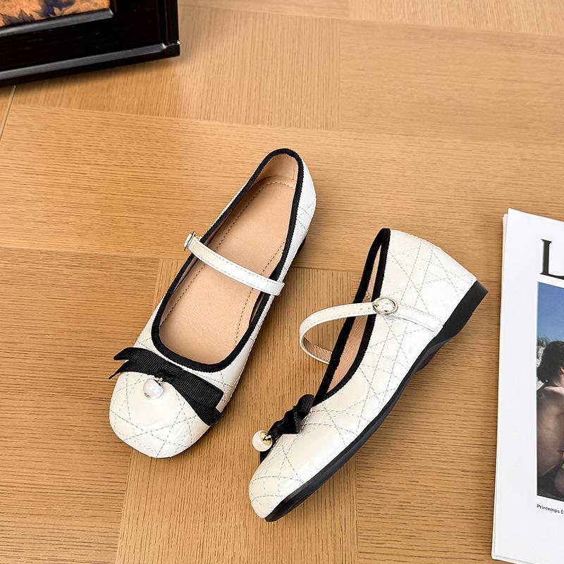 French Princess Mary Jane Shoes New Retro Pearl Bow One-word Buckle with Inner Height Increase Small Leather Shoes