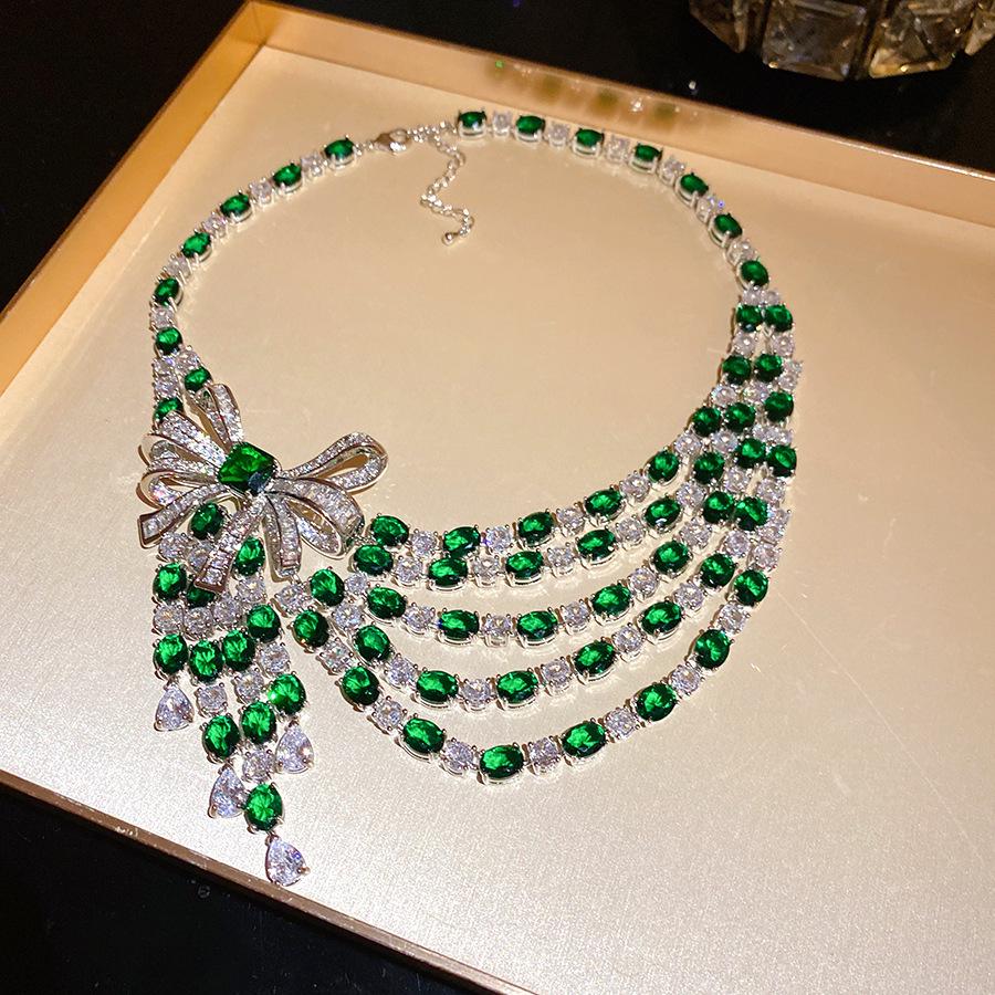 Minimalistisches Silbernadel Diamantbesetztes Blume Quasten Schmuckset - Halskette & Ohrringe