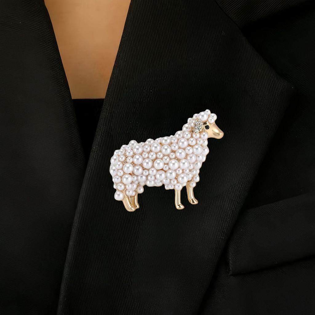 Szykowna Retro Broszka z Owcą, Perłami i Lodami - Uroczy Zwierzęcy Pin