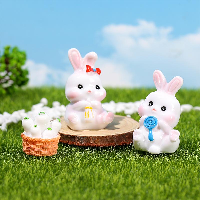 Mini Resin Rabbit Figurines with Radishes for Desktop or Car Decoration