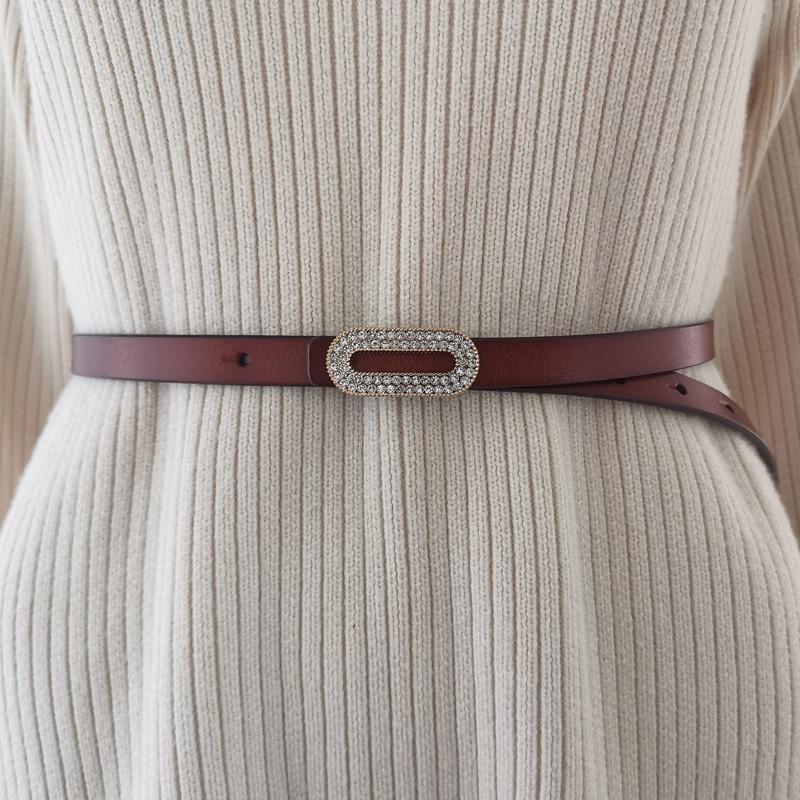 Fashionable Leather Dress Belt With Metallic Buckle For Stylish Winter Layering