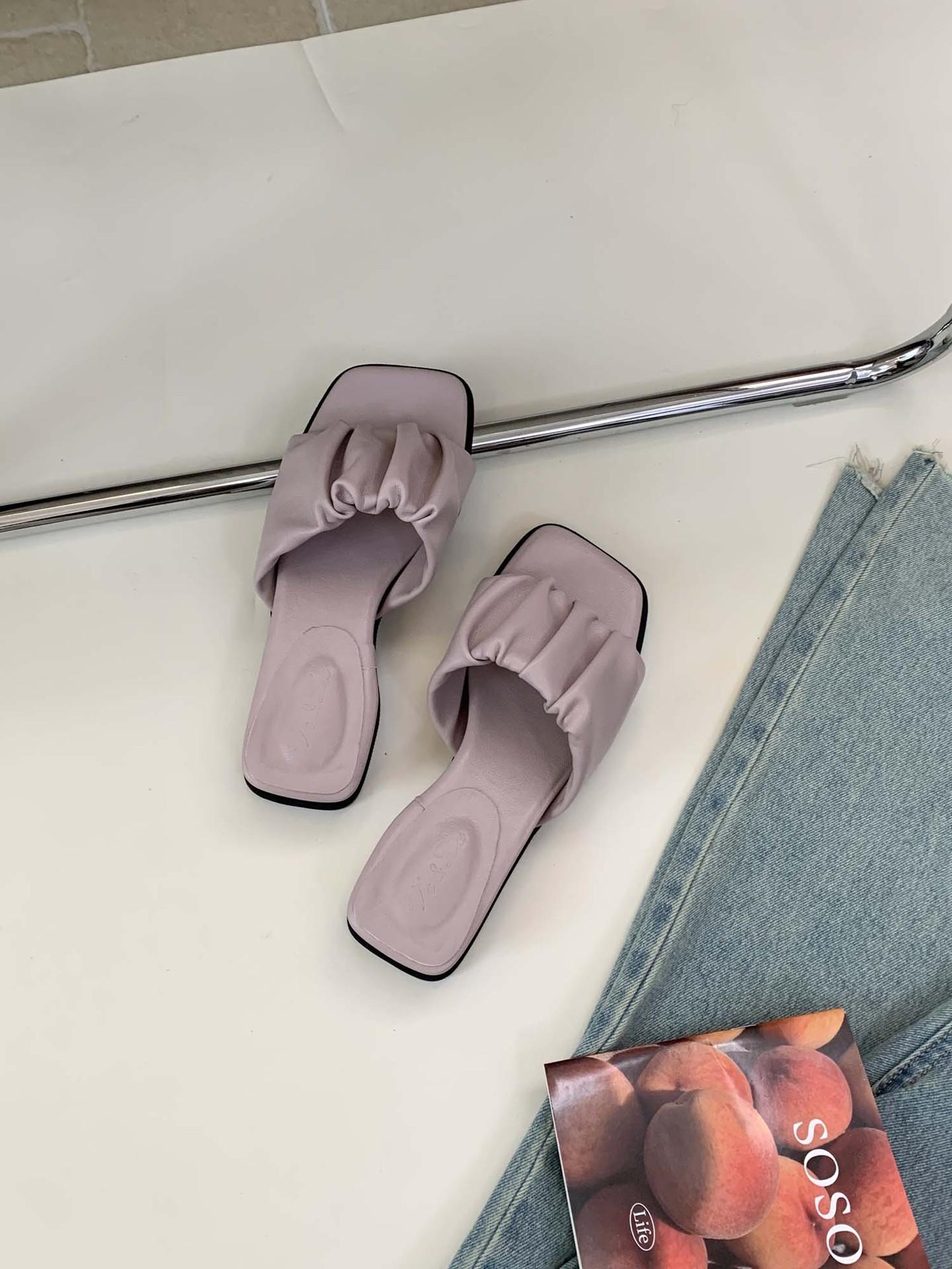 

French thick-soled wedge pleated word with open-toed cool slippers for women to wear summer evening breeze casual beach sandals 39 фиолетовый