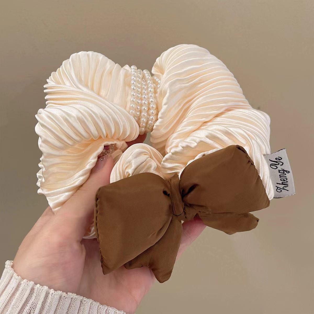 Elegant 3D Bow Pearl Scrunchie: Versatile & Cute Hair Tie for Women