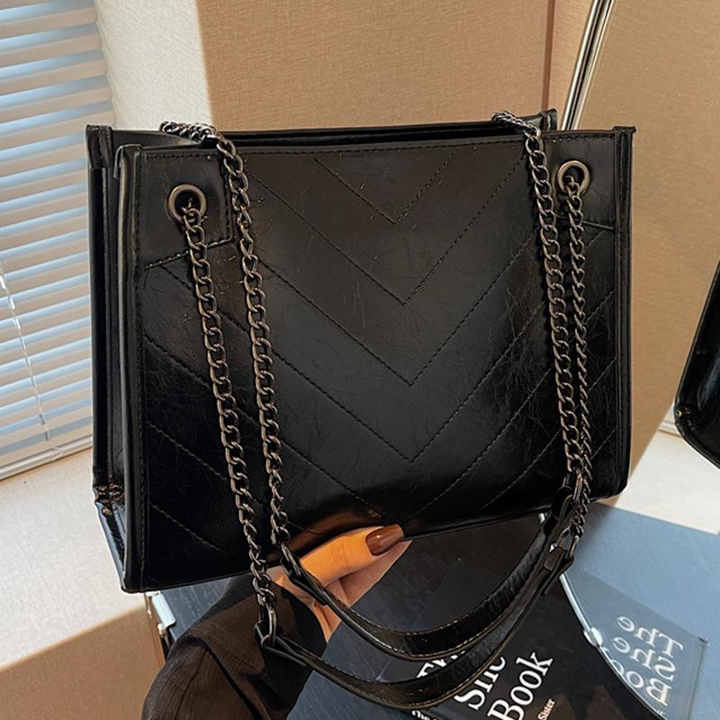 Tote Bag Women's Large-capacity Bag 2025 Autumn New Simple Chain Shoulder Bag High Value Casual Armpit Bag