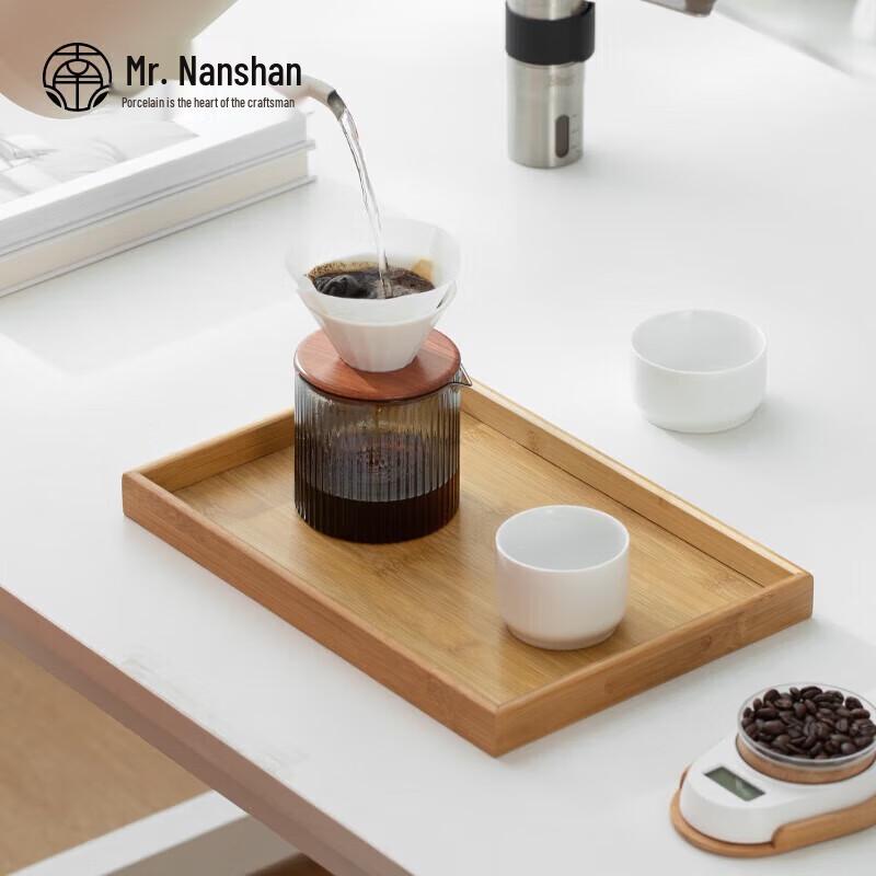Herr Nanshan. Minimalistisches Keramik-Pour-Over-Kaffeeset