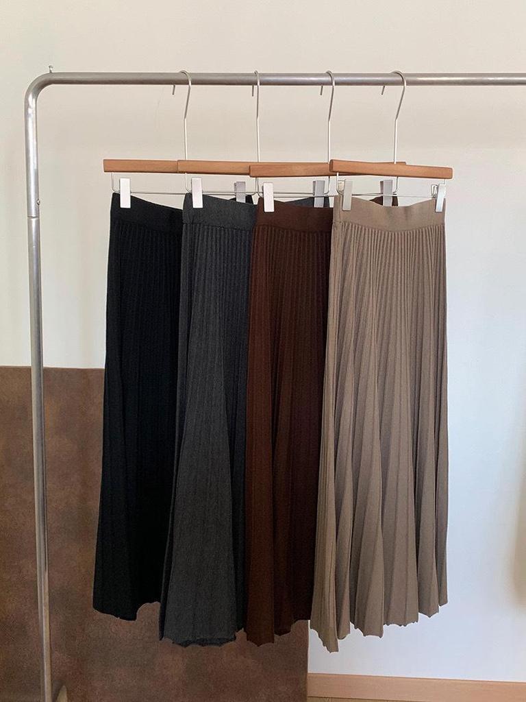 2025 Winter Women's High-Waisted Pleated Knit Midi Skirt - Korean Style, Versatile & Casual