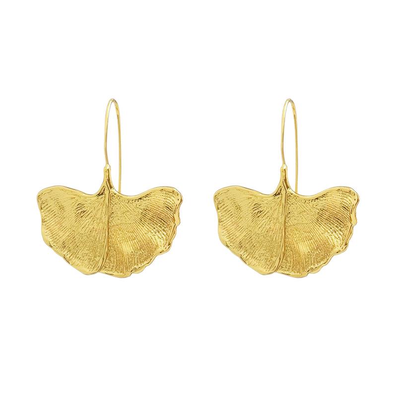 Retro Chinese Ginkgo Leaf Ear Hooks: Autumn/Winter Statement Earrings in Exaggerated Fashion Design
