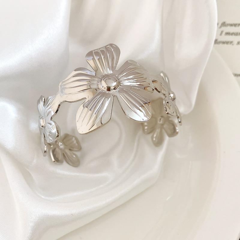 Metal flower pattern opening bracelet casual fashion personality temperament bracelet light luxury niche jewelry