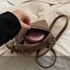 Fashion Handbag Women's Crossbody Bag 2026 New Retro Leather Bag Boston Shoulder Messenger Bag Small Square Bag