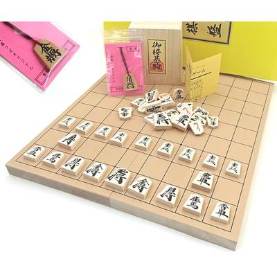 Drewniany zestaw do shogi z figurkami z bukszpanu Yamagata Tendo, Shinkei No. 7-krotna plansza shogi i najpopularniejsze wysokiej jakości figury shogi.