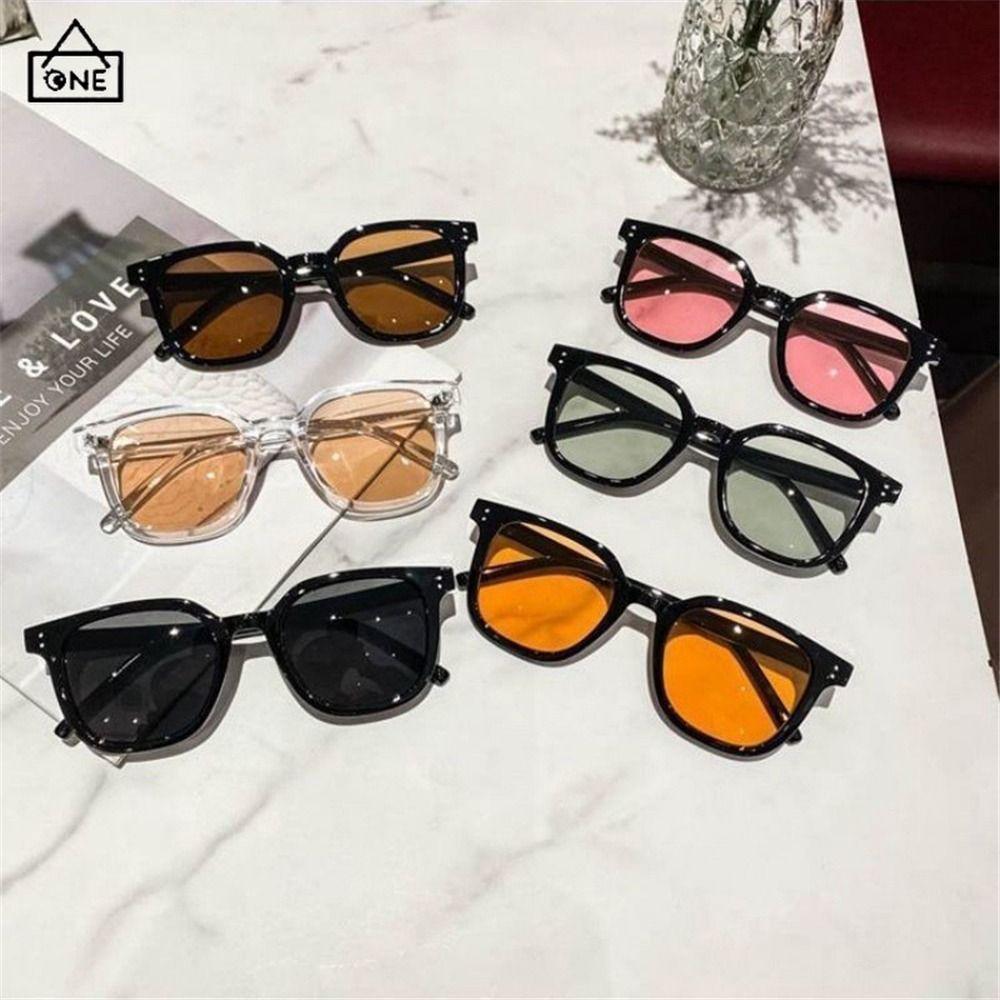Vintage UV 400 Schutz Quadratische Sonnenbrille Trendige Strand Reise Streetwear Schwarze Tönung Modebrille für Damen und Herren
