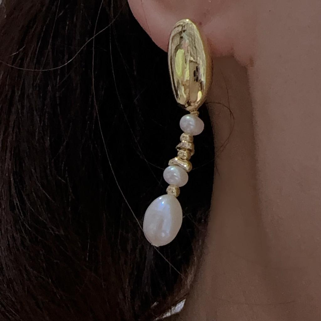 Original handmade natural rice beads, pearl stud earrings, earrings, jewelry asymmetrical silver needles, different beauty