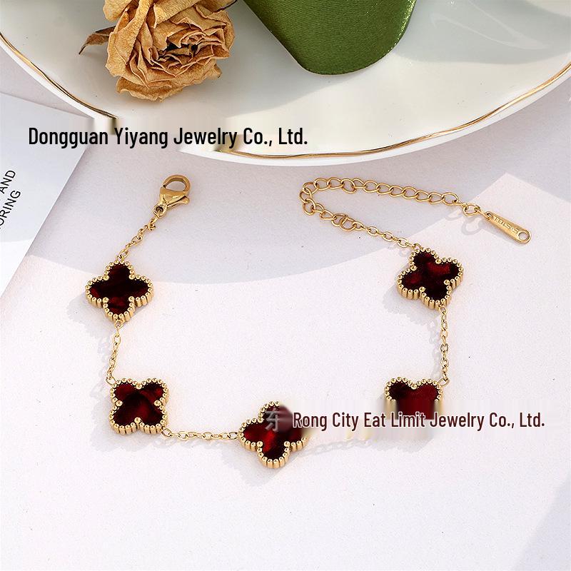 Náramek čtyřlístek, oboustranný šperk na ruku, titanová ocel tónovaná 18K zlatem, dlouhotrvající barva, všestranný šperk.