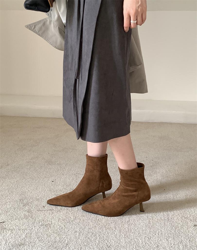 

2025 autumn and winter new suede short boots pointed women s French wind short boots thin heel boots elastic thin boots 39 светло-коричневого