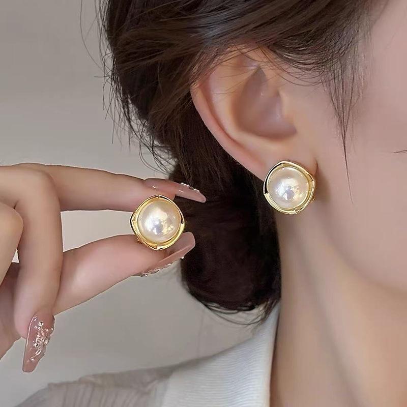 Women's Luxury Textured Metal Hoop Earrings - Versatile Niche Design