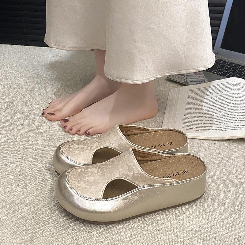 Silver thick-soled heightened pinch-on flip-flops for women's outerwear 2025 summer new fashionable versatile beach cool slippers