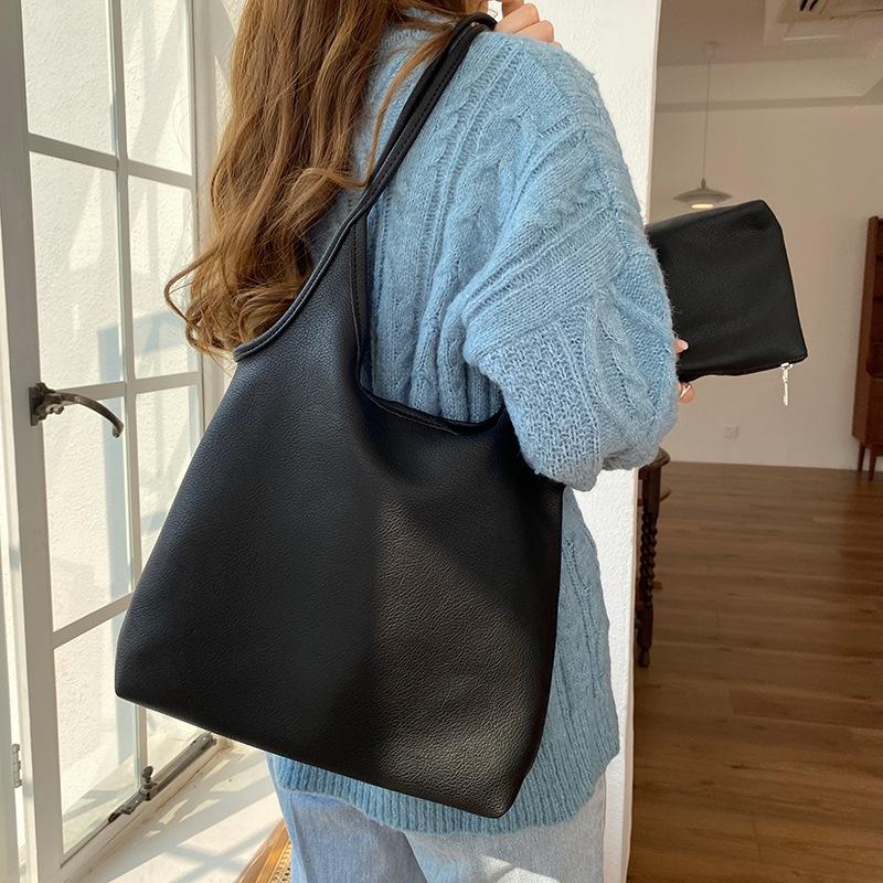 IELGY women s large capacity korean style simple and lightweight pu shoulder bag