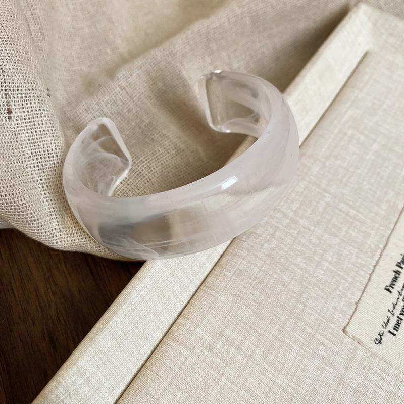 Geometric Open Bangle: Luxurious Modern Bracelet with Minimalist Chic