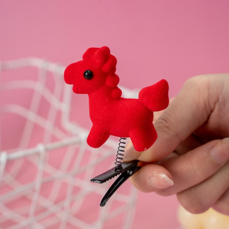 2/5/10 Stück 2026 Neujahr Rotes Pferdehaarspange Niedliche Kinder Haaraccessoires Kawaii 3D Hüpfendes Pony Entenschnabel-Klammer Lustige Geschenke