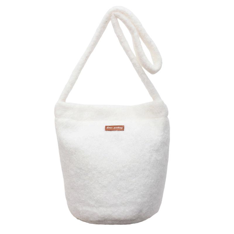 2025 Retro-Style Plush Bucket Bag: Women's Large Capacity Autumn/Winter Soft Furry Commuter Crossbody Bag