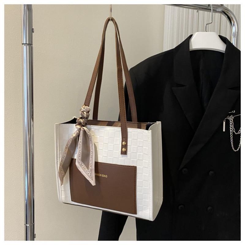 

Portable single shoulder armpit large capacity new trendy student bag square style fashion women s bag tote bag коричневий