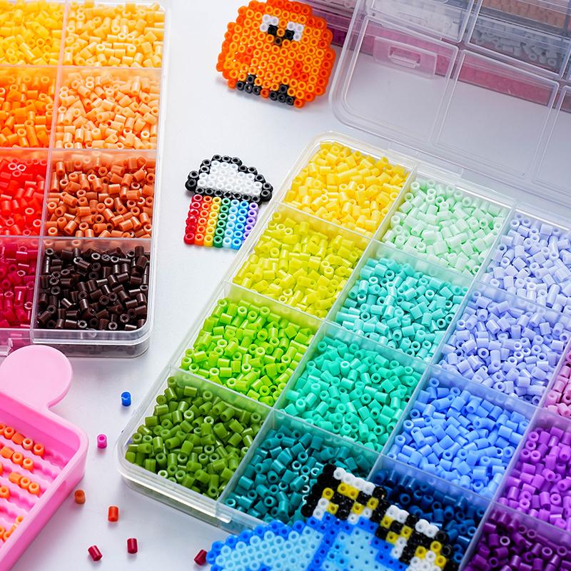Bügelperlen Set 2,6mm Mini-Perlen 144 Farben All-in-One Set mit Steckplatten, Mini-Bügeleisen, Pinzette Pixel Art DIY Bastelset für Erwachsene