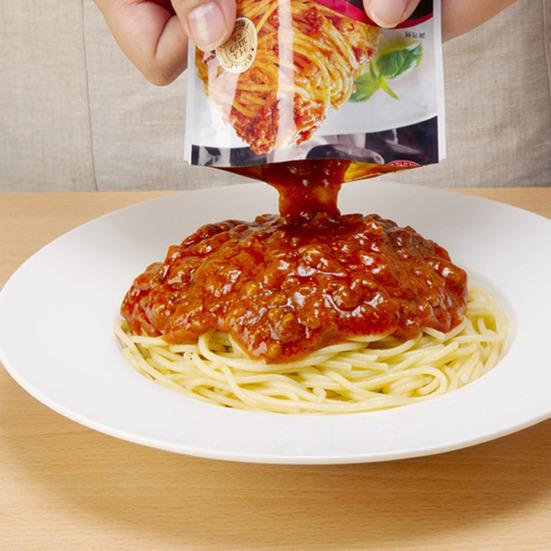 1,3 l Nudelkocher für die Mikrowelle mit Siebdeckel, lebensmittelecht, hochtemperaturbeständig, schnell und einfach zu bedienen, Nudelkochbox, Messringe, Mikrowelle