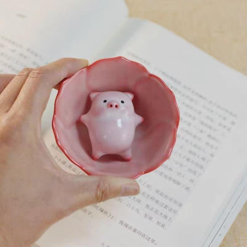 Little Pig Spit Bubbles Under Bottom Funny Teacup Procelain Water Cups Mug Cartoon Ceramic Tea Cup Lying pig blowing bubbles Cup