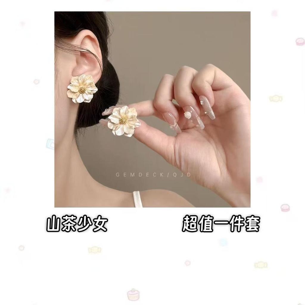 Spring and summer small fresh flower earrings light luxury pearl stud earrings super fairy earrings wholesale