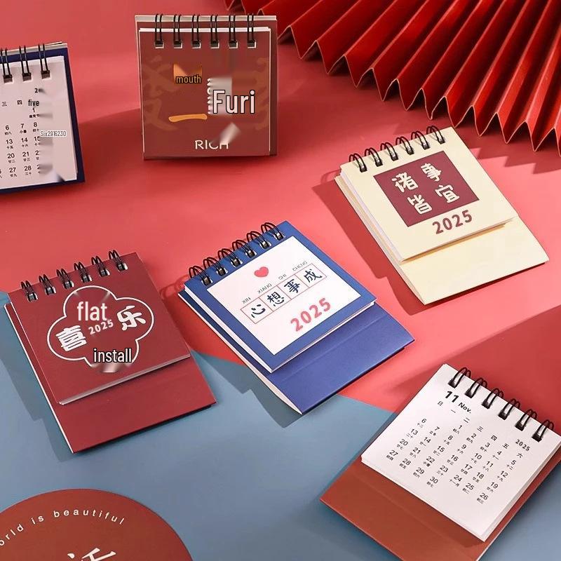 2025 Yılan Yılı Mini Ay Takvimi: Basit ve Güzel Masaüstü Süsü