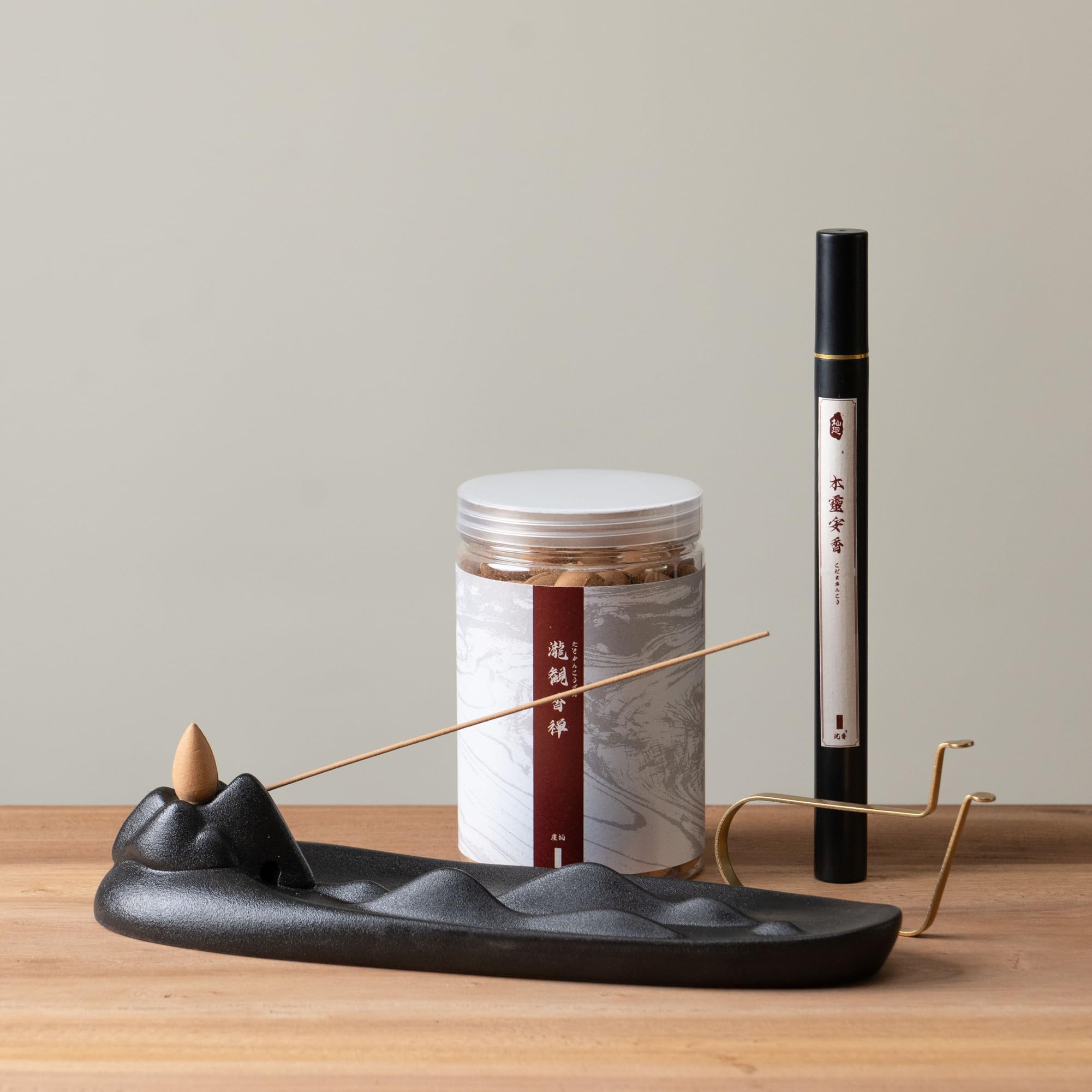 

мастером Подставка для благовоний, предотвращающая пепел от стильных благовоний благовоний, поставляется как с конусами, так и с дымом благовоний для буддийских мини-буддийских чёрный