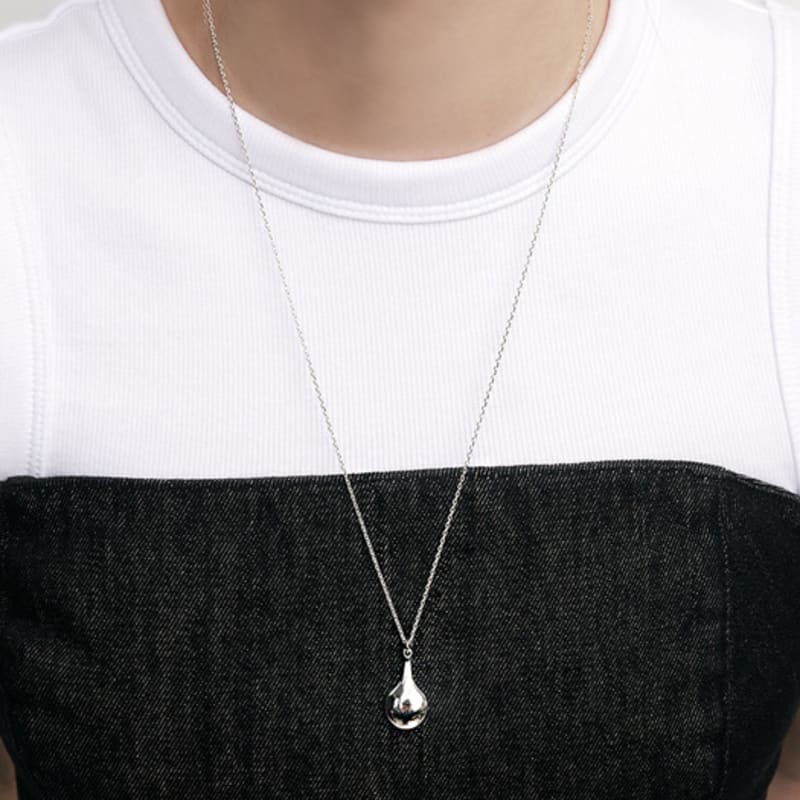 

Hey vase pendant necklace white