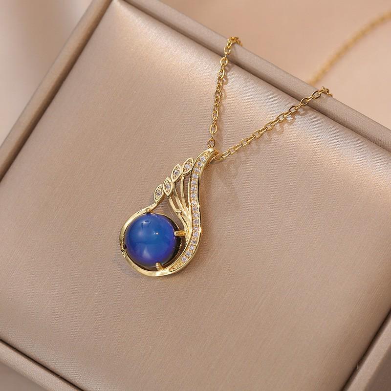 Women's Fashion Heart Pendant Necklace - Elegant, Simple Design, Versatile Clavicle Chain Jewelry