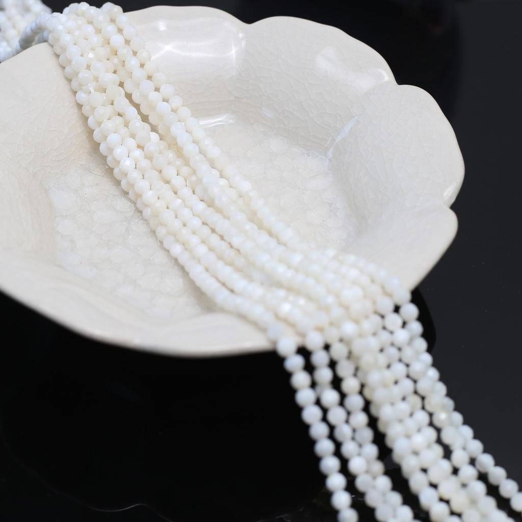 Přírodní sladkovodní mušlové korálky Bílé fasetované korálky 2-4mm Pro výrobu šperků DIY Náhrdelník Náramek Náušnice Doplněk Délka 38cm