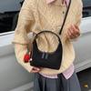 High-end Niche Bag Women's Autumn and Winter New Retro Messenger Bag Casual Portable Dumpling Bag