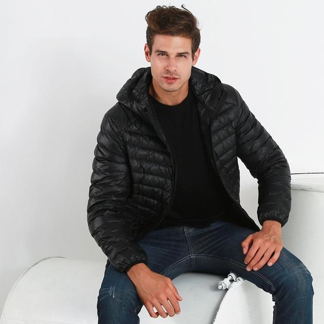 NewBang Marke Leichte Männer Mit Kapuze Ente Unten Jacke Ultra Licht Unten Jacke Männer Tragbare Winddicht Warme Mantel Feder Parka Mann