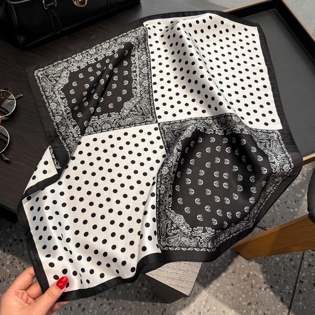 Retro Black and White Silk Cashew Flower Small Square Scarf for Women with Silk Scarf for Suit Shirt Neckline Scarf for Autumn and Winter Thin Scarf