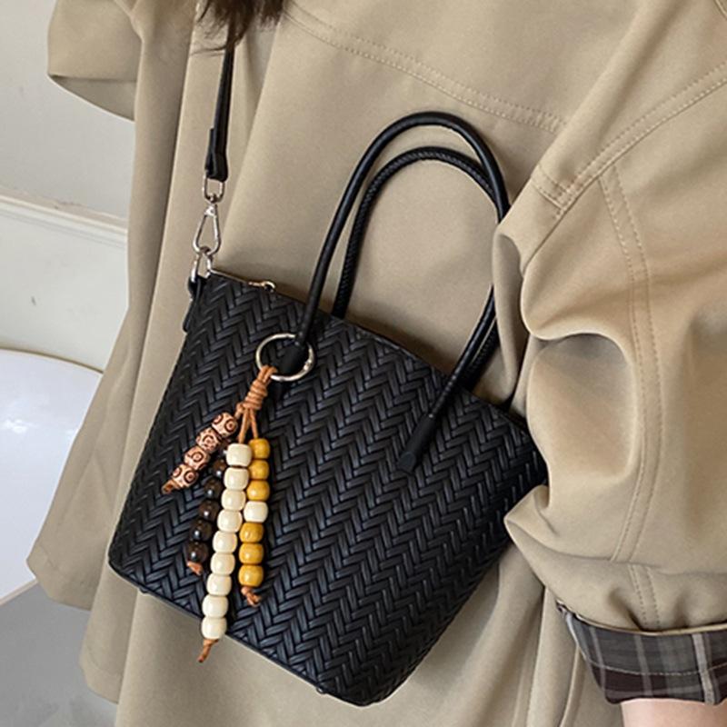 Women's Bag 2025 Autumn New Fashion Foreign Style Woven Shoulder Messenger Bag Large Capacity Commuter Bucket Bag Small Square Bag