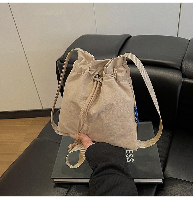 New Large-capacity Nylon Cloth Drawstring Pleated Shoulder Bag Travel Leisure Messenger Bucket Bag