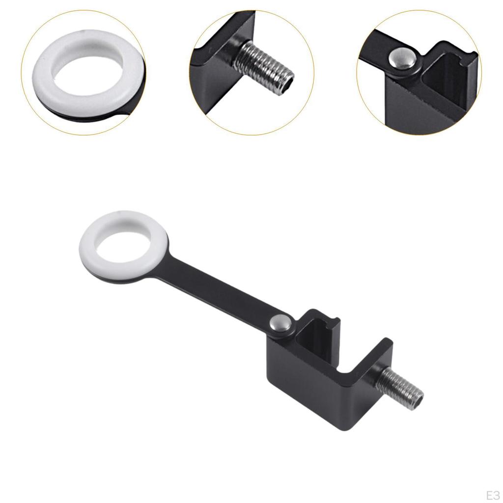 Západkový systém dveří pro omezení vnějšího okna