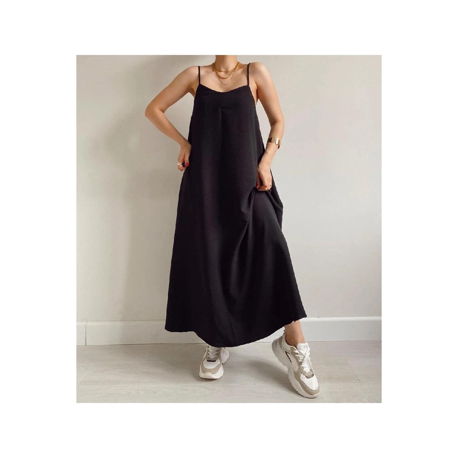 

Черное длинное платье свободного кроя из вискозы на тонких бретелях S чёрный