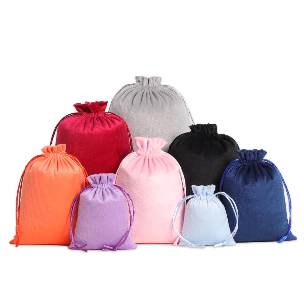 Zakázkový černý sametový úložný sáček na šperky z flanelu se stahovací šňůrkou