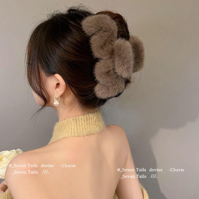 Large Plush Hair Claw Women For Thick Hair Autumn Winter Popular Shark Clip Niche Design Back Head Updo Hair Accessories