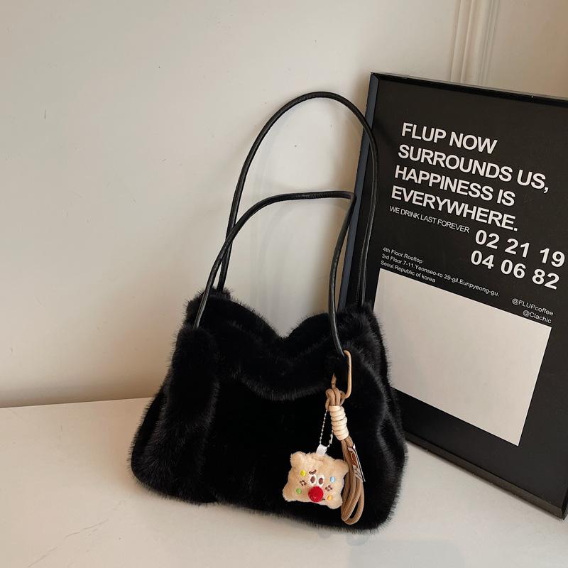 Pleated plush handbag women's 2025 new simple high-value fashionable underarm shoulder bag foreign style small square bag