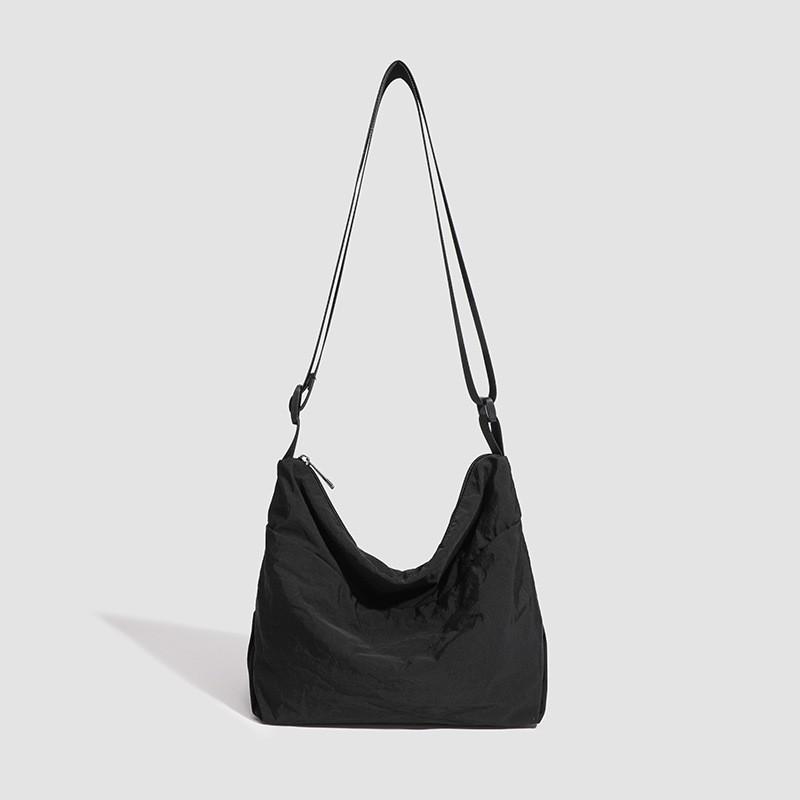 

New Niche Korean Lightweight Large Capacity Bag Casual All-matching Oxford Cloth Shoulder Nylon Commuter Messenger чёрный