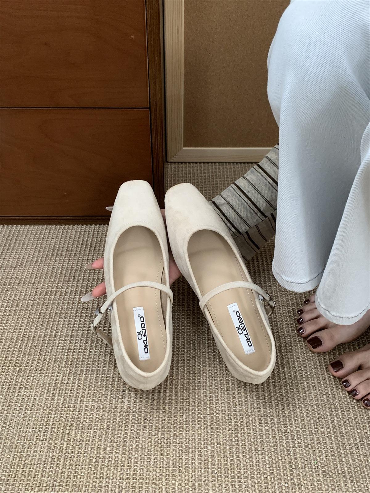 

Retro grandma shoes girl 2025 new early spring gentle fairy wind square head shallow mouth word soft sole Mary Jane shoes 39 абрикосовый