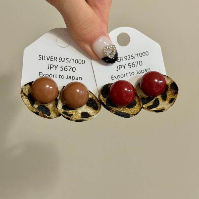 Retro Leopard Print Stud Earrings - Trendy, Fashionable, Niche Design for Women
