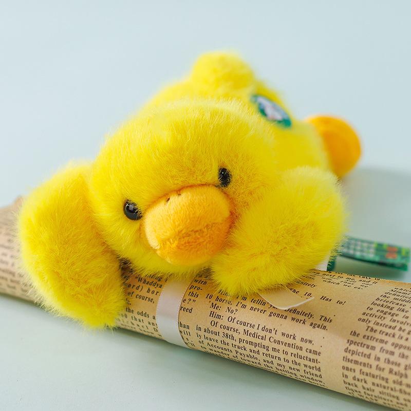 The new cute palm treasure, the little yellow duck doll doll, the car ornament accompanies the doll and gives children gifts.