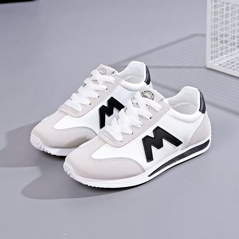 Korean version of versatile casual 2025 spring and autumn soft-soled ultra-light running shoes women's fashion breathable small whiteboard shoes wom