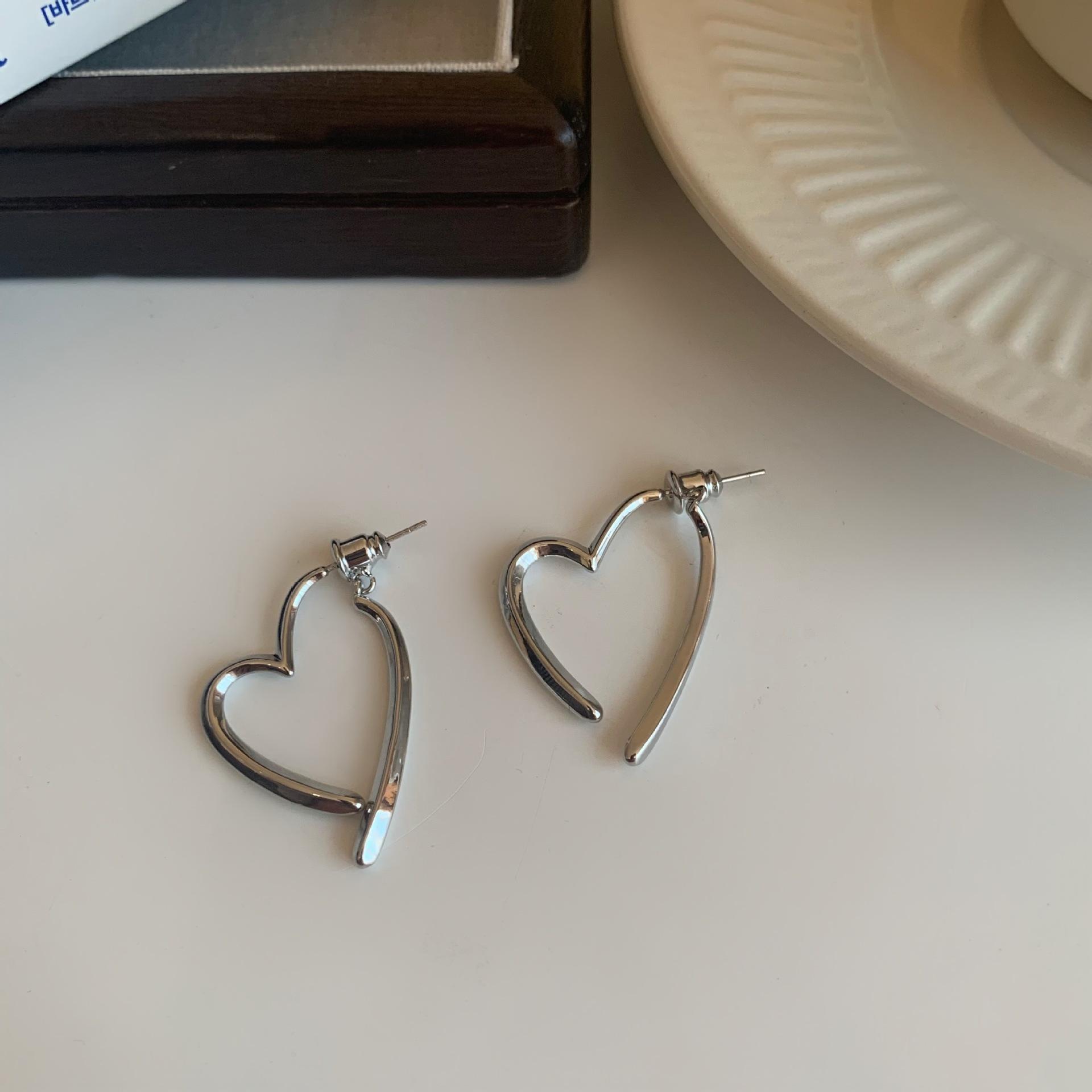 

Simple temperament love silver needle earrings New trendy retro earrings Women s high-end niche design